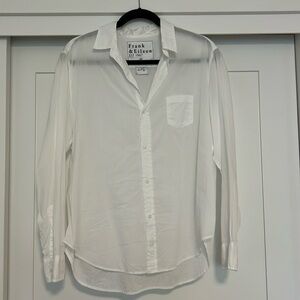 Frank & Eileen, white Eileen, size medium and the fabric is featherweight.